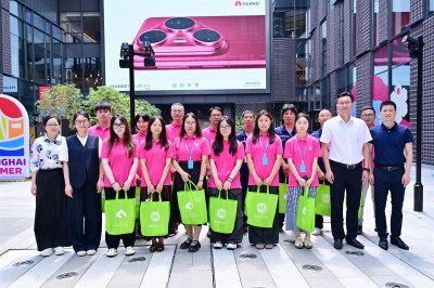 “夏送清涼”關懷鼓干勁